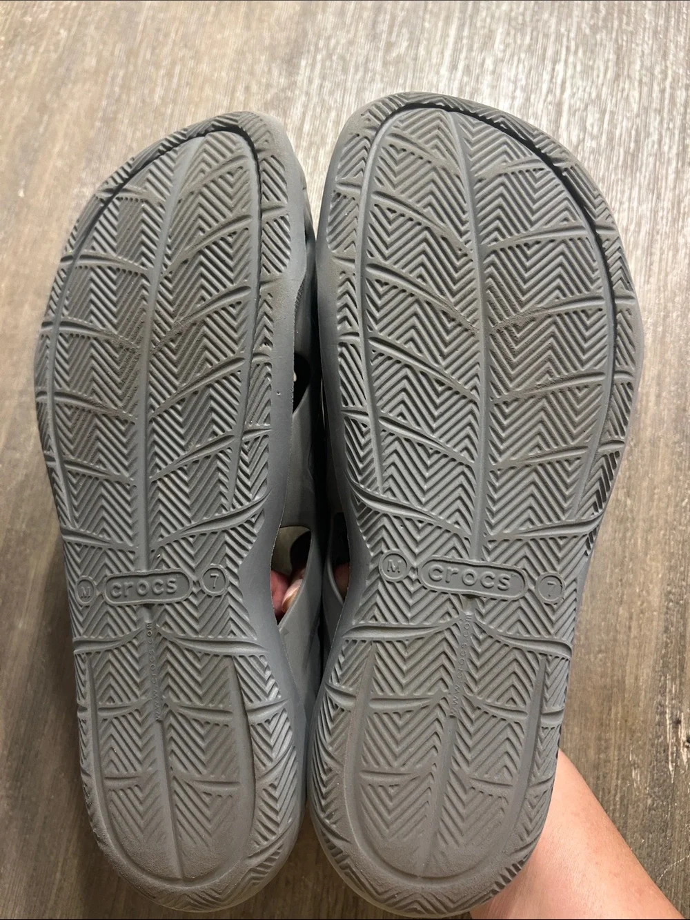 Crocs Swift water Wave Round Toe Sandals Grey for Man, Size 7.